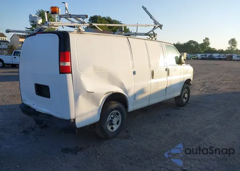 2015 Chevrolet Express 2500 Work Van z USA, uszkodzony, nr VIN 1GCWGFCF2F1153166